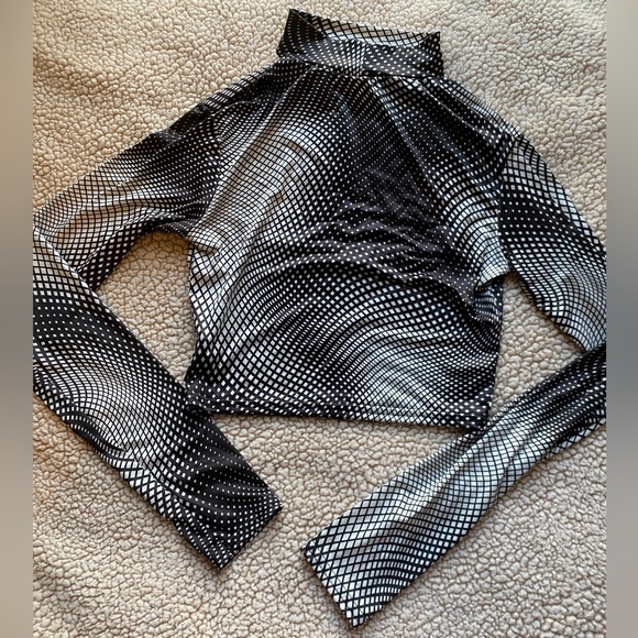 Ego- Choker Detail Mono Print Crop Top, SIZE: US 4, UK 8 - Picture 4 of 5